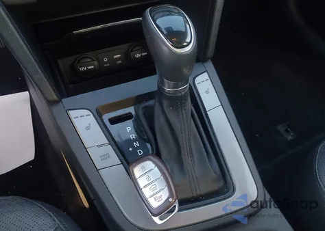 2017 Hyundai Elantra Limited z USA, uszkodzony, nr VIN KMHD84LF4HU152414